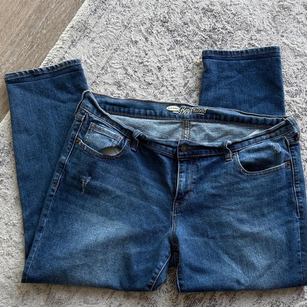 Old Navy Boyfriend Jeans Cropped - Medium/Dark Blue Wash